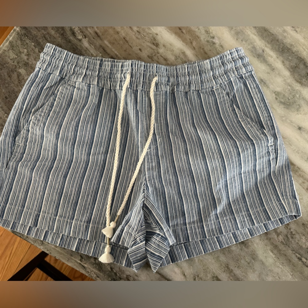LOFT Size M Elastic Waist Shorts. Excellent condition.